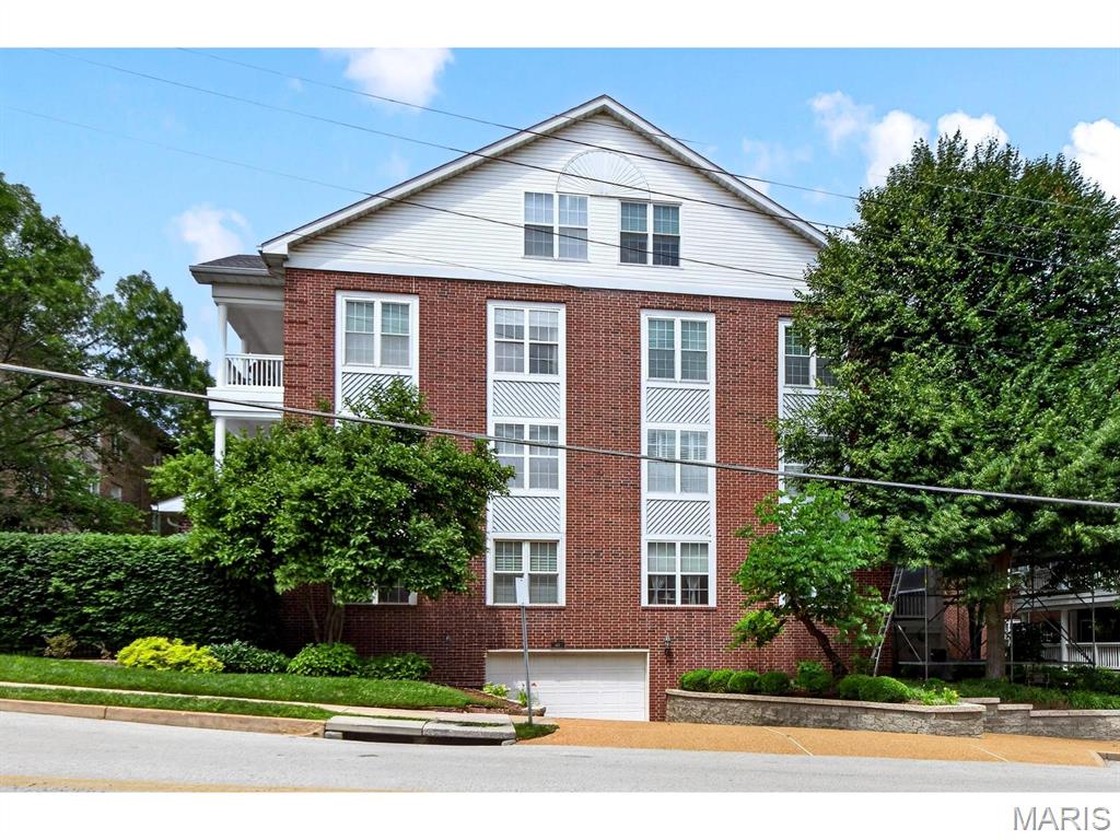 Carlton Manor - Residential