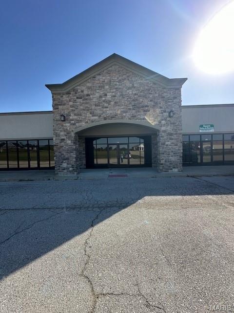 For lease in the thriving Stonehurst development in New Haven, MO is this 2500 square feet of finished space that could be used for a wide variety of businesses!  This 50x50 space features a glass store front, arched stone entryway, and a handicap accessible bathroom.
This space is in a high traffic retail/ business center near Hwy 100 with several established and successful businesses in the same development including a liquor store, cafe/ coffee shop, print shop, 24 hour gym, and a hair salon.  Other nearby businesses include Dollar General, Investment Firm, Grocery Store, an assisted living facility, as well as the new Ambulance base.
This building is Zoned C3 and is suited for a variety of businesses including retail, restaurant, warehouse, wholesale distribution, repair facility, office space, medical facility, HVAC shop, Laundromat, and many more!
This space is very energy efficient in construction and offers 2 Rooftop HVAC units, 3 phase/ 1 phase electric, lighting throughout, LVP flooring in front entrance area, and fiber internet.  It also has a large rear area that is finished but with concrete floor suitable for a large variety of uses including commercial kitchen, seating, warehouse, distribution, shipping and receiving, storage, contractor storage, or many other uses.
Contact us TODAY for more information!