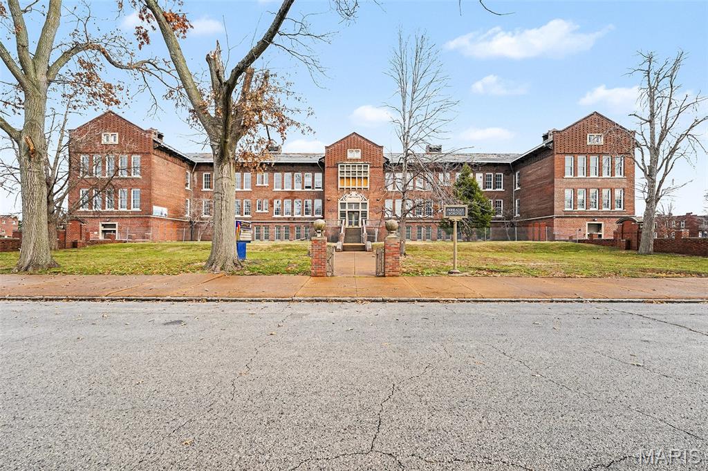 Chouteau Place Add - Commercial Sale