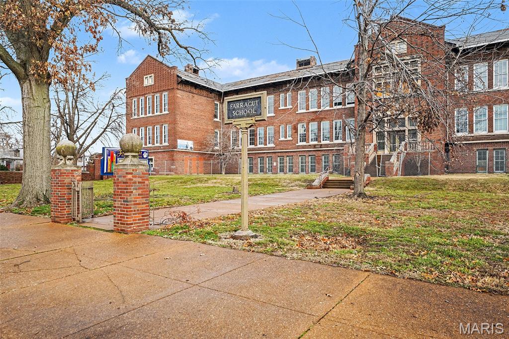 Chouteau Place Add - Commercial Sale