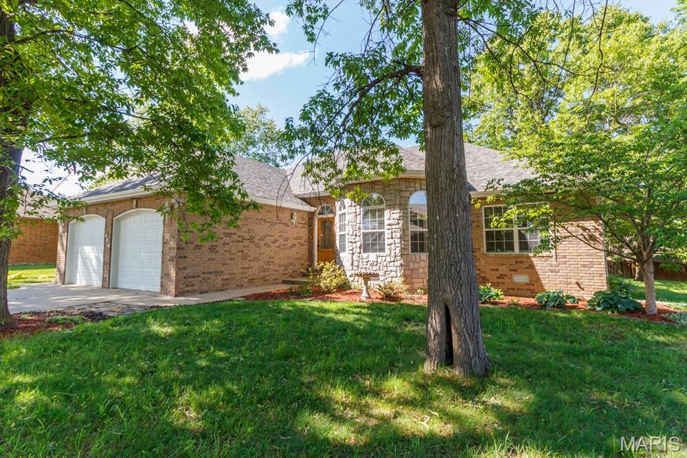 WELCOME HOME TO THIS ALL BRICK & STONE 3 BEDROOM, 2 FULL BATH  HOME LOCATED IN A GREAT AREA ON THE SOUTH SIDE OF TOWN EVEN BETTER ITS IN A CUL DE SAC !!  THIS  HOME OFFERS A SPLIT BEDROOM PLAN, LARGE MASTER with a JETTED TUB, A WALK IN CLOSET.  OPEN LIVING CONCEPT PLAN,   NEW INTERIOR PAINT,  FORMAL DINING PLUS AN EAT IN KITCHEN , MATURE  LARGE TREES SHADED LOT, A 2 CAR GARAGE,   NEWER SHINGLES.   EASY ACCESS TO 1-44 CLOSE TO SCHOOLS AND SHOPPING.

 THIS HOME IS MOVE IN READY AND WAITING FOR A NEW OWNER THAT WILL LOVE IT !!