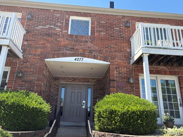 WHAT A BUY! VERY CLEAN & UPDATED. JUST MOVE IN. Spacious 2 bedroom 2 bath. Updated flooring. Next to Clubhouse and pool. Interior Unit, Upper Level
Property is being sold as-is. This property may qualify for Seller Financing (Vendee). If property was built prior to 1978, Lead Based Paint Potentially Exists