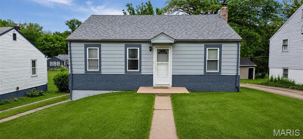 Excellent, affordable opportunity for investors or first-time homebuyers! This move-in-ready 2-bedroom, 1-bath home is also rent-ready, making it an ideal addition to any investment portfolio or a perfect place to call home. The property features a functional floor plan, spacious living areas, and a detached 2-car garage (currently used as storage) offering ample parking and storage space.

Whether you're looking for a turnkey rental property with income potential or an affordable housing project to start building equity, this property checks all the boxes.

Conveniently located near shopping, dining, schools, and major roadways. Don't miss this versatile opportunity—schedule your showing today!