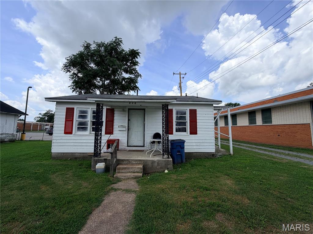 Investor Opportunity in the Downtown Area! Located next to the Post Office, this property package offers a fantastic opportunity for investors or owner-occupants looking to build equity while generating rental income.

This unique offering includes two single-family homes on one parcel. 301 King features 3 bedrooms and 1 bathroom, while 303 King offers 2 bedrooms and 1 bathroom. With two homes on a single property, there is excellent potential for cash flow, value-add improvements, or a live-in-one, rent-the-other strategy.

Both properties are being sold As-Is and are in need of updates and repairs, making them ideal for investors, renovators, or buyers looking for a project with upside potential.

Don't miss this opportunity to add to your portfolio or create value in a convenient downtown location!

As an added bonus, the seller is open to selling the entire investment portfolio, including MLS #26037094, #26037084, #26037106, and #26037115, creating a unique opportunity to acquire multiple properties in one transaction.