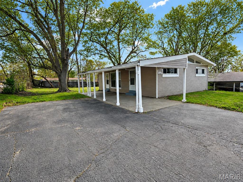 Passed Occupancy Inspection! Welcome to 1130 Trampe Ave, a great opportunity for both owner-occupants and investors. This charming home features a functional layout, spacious living areas, and a generous yard, all within an established North St. Louis County neighborhood. Conveniently located near parks, shopping, dining, schools, and major commuter routes.
For investors, the property offers strong rental potential with an estimated Fair Market Rent of approximately $1,350 per month.
Property is being sold as-is. Seller will not perform repairs or complete inspections. Any lender or program required repairs, including those associated with FHA, VA, or similar financing, shall be the responsibility of the buyer. No seller financing available.
Please verify schools, taxes, square footage, and all information independently.