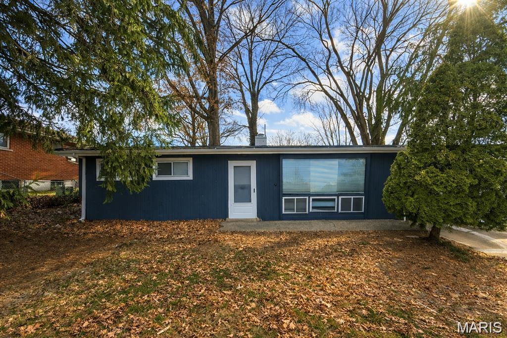 Calling all investors! Take a look at this cash flowing tenant occupied property. Currently leased through 4/30/27 at $1200/Month.
This property can be sold individually or part of a package of 5 properties. See MLS #'s 26030924, 26030936, 26030944, and 26031172.

No showings without an accepted contract. Please do not disturb tenants.
