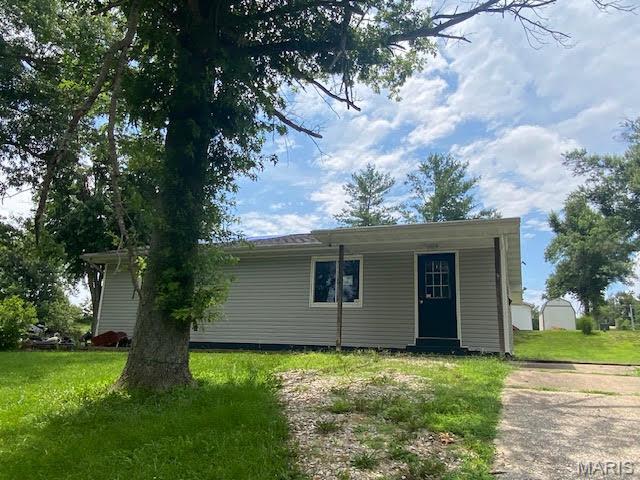 Cute 3 BR , 1 bath ranch home. Spacious yard, covered patio.