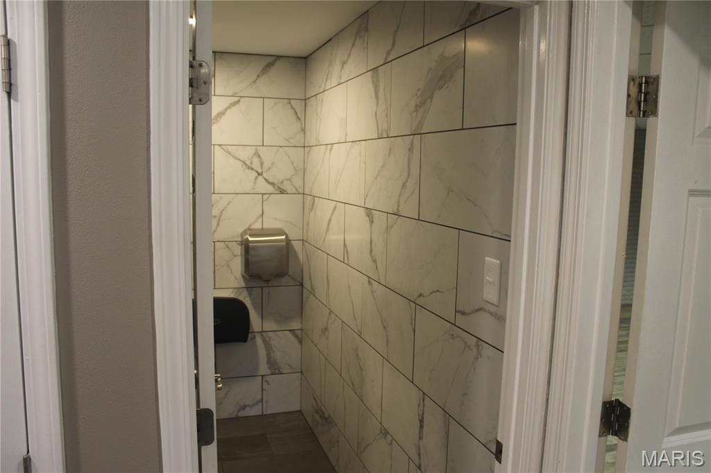 n/a - Commercial Lease