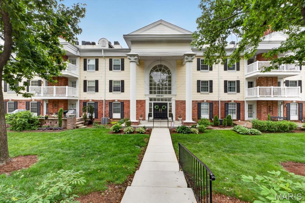 Clean and well-maintained 2 bed, 2 bath garden unit in the desirable Gardens of Broadmoor community. Enjoy low-maintenance living at an unbeatable price with peaceful green space views right outside the windows. This condo includes a private storage closet on the same floor, an assigned parking space, plus additional storage in the garage. Spacious and functional layout with neutral finishes throughout, including LVP flooring. Large primary suite features a huge walk-in closet. Furniture is negotiable, offering a move-in-ready opportunity for owner occupants or downsizers alike. Community amenities include pools, tennis and pickleball courts, clubhouse, fitness center, and beautifully maintained grounds, all in a prime Chesterfield location close to shopping (Located directly in between Town and Country Crossing Clarkson-Clayton Center(Lifetime)), restaurants, and Highway 40.