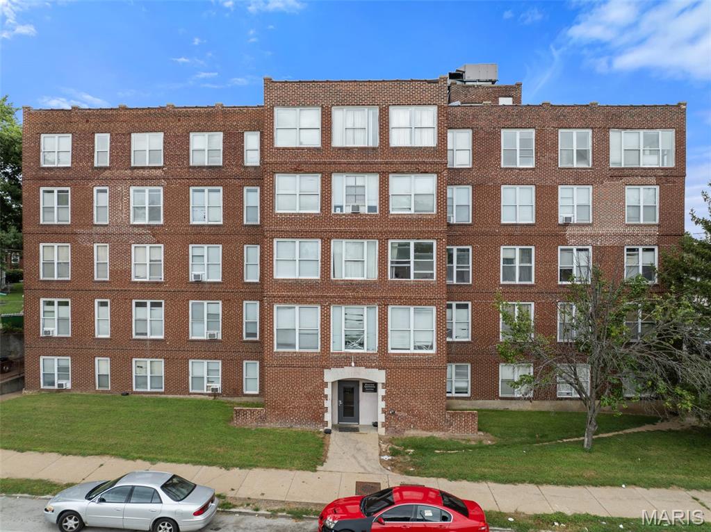 42-unit multifamily asset with strong in-place income and recent renovations. T12 income of $212K with $143K NOI. Over $580K in CapEx from 2022–2025, including new elevator machinery, interior unit upgrades (40 units), appliances, CCTV, tuckpointing, lighting, and more. Professionally managed and stabilized with upside potential through rent growth. Great investment opportunity in an improving submarket. Financials and rent roll available.