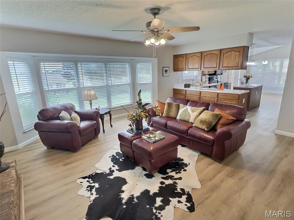 Country Crossing Manor - Residential