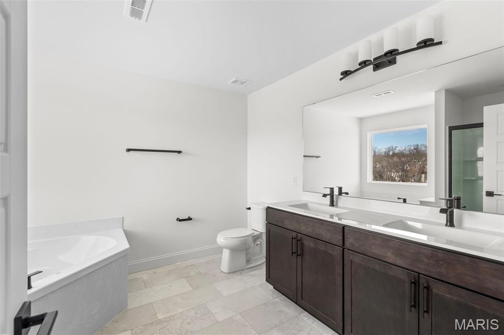 Louiselle Park Manors 8 - Residential