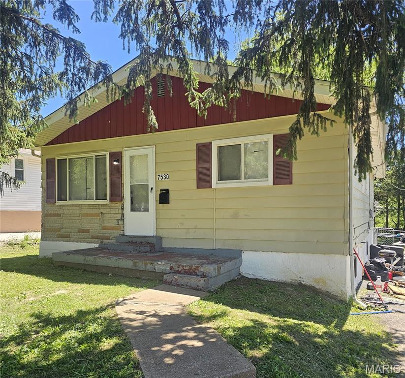 3 bed, 1 bath ranch home with a nice fenced in backyard.   Wood flooring throughout, kitchen with good cabinet and counter space, full bath and large living room.   Unfinished lower level could easily be finished to add value and living space.   Sold AS IS.