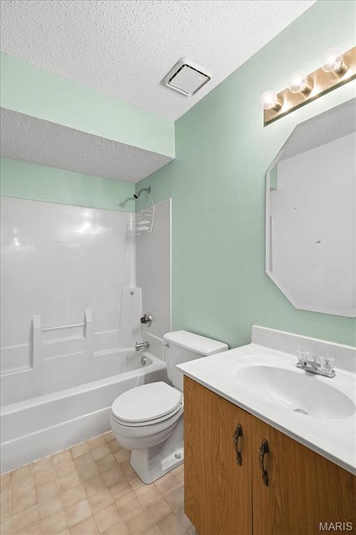 Royal Pines Condo Sixteenth - Residential