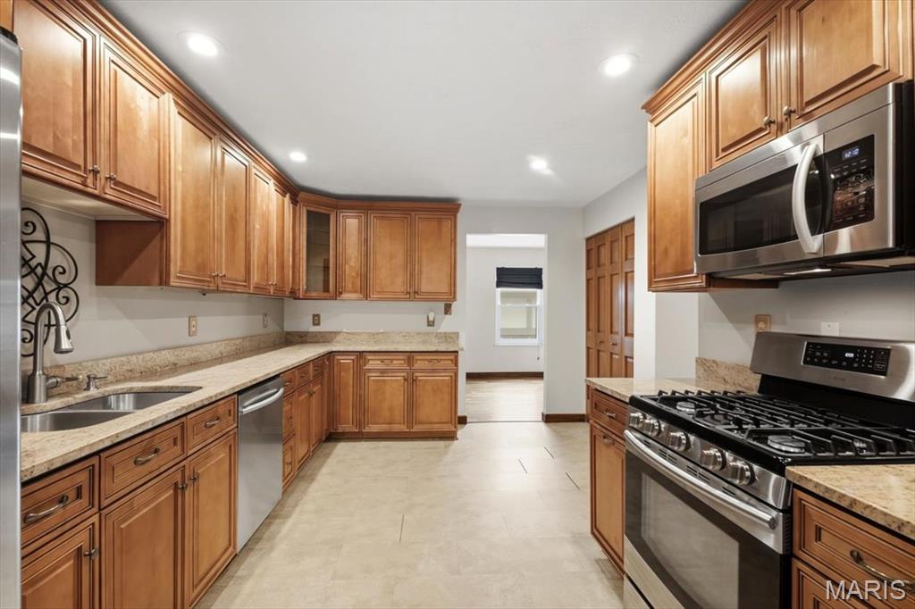 Royal Pines Condo Sixteenth - Residential