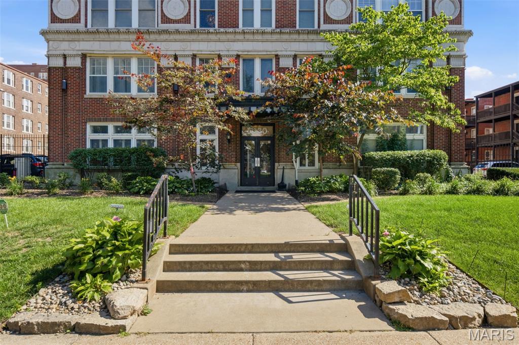 5330-5360 Pershing Condo - Residential