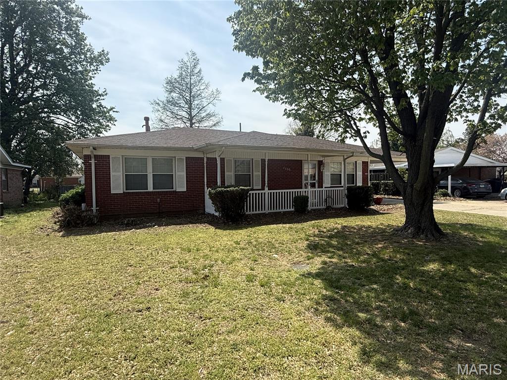 *PRICE REDUCED* The square footage of this home shows to be 1764 Sq Ft. However, the large bonus family room gives it the feel of a much larger space. 3 Bedrooms, 2.5 Bathroom. The kitchen offers plenty of cabinet space. All appliances are included. This is a must see in person to appreciate what it has to offer home! Lot size 70X120