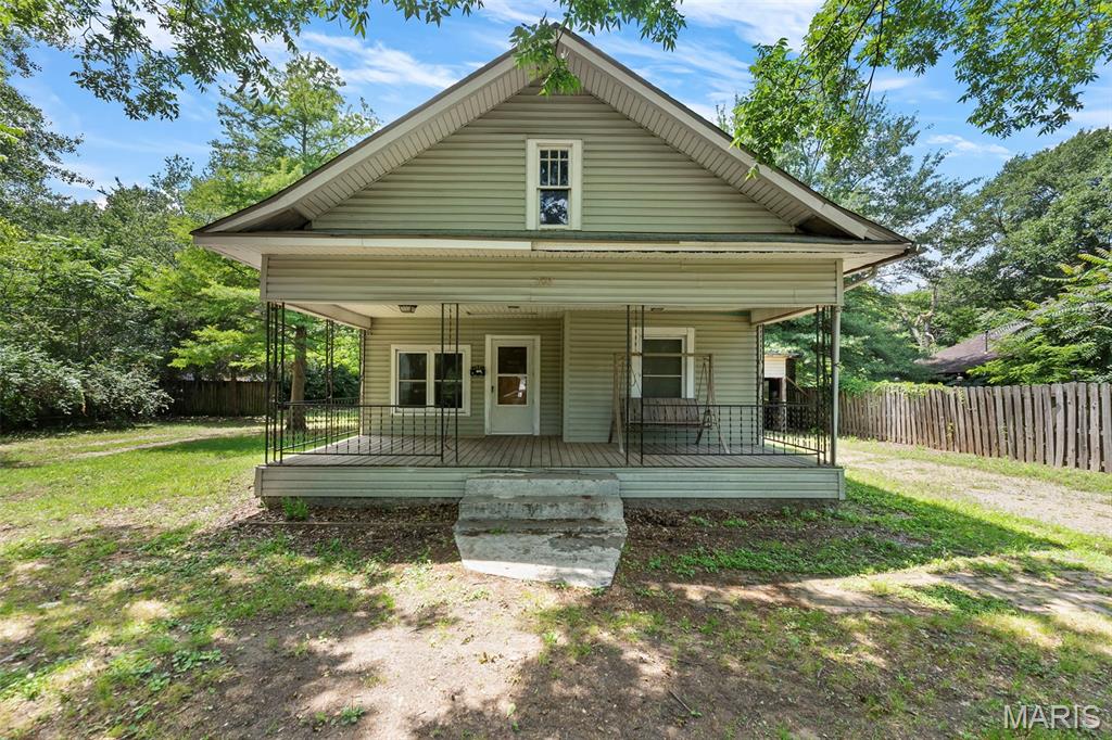 Looking for a spacious home on a large lot with lots of old fashion charm? Look no further! This 3-bedroom 1 bath home has been updated, while still keeping that old fashion charm and character throughout! You will love the large backyard! Perfect for summer nights & hosting all of your get togethers! The large front porch is the perfect spot to unwind. Call today to take a look at this move in ready home, even includes newer stainless-steel appliances!
