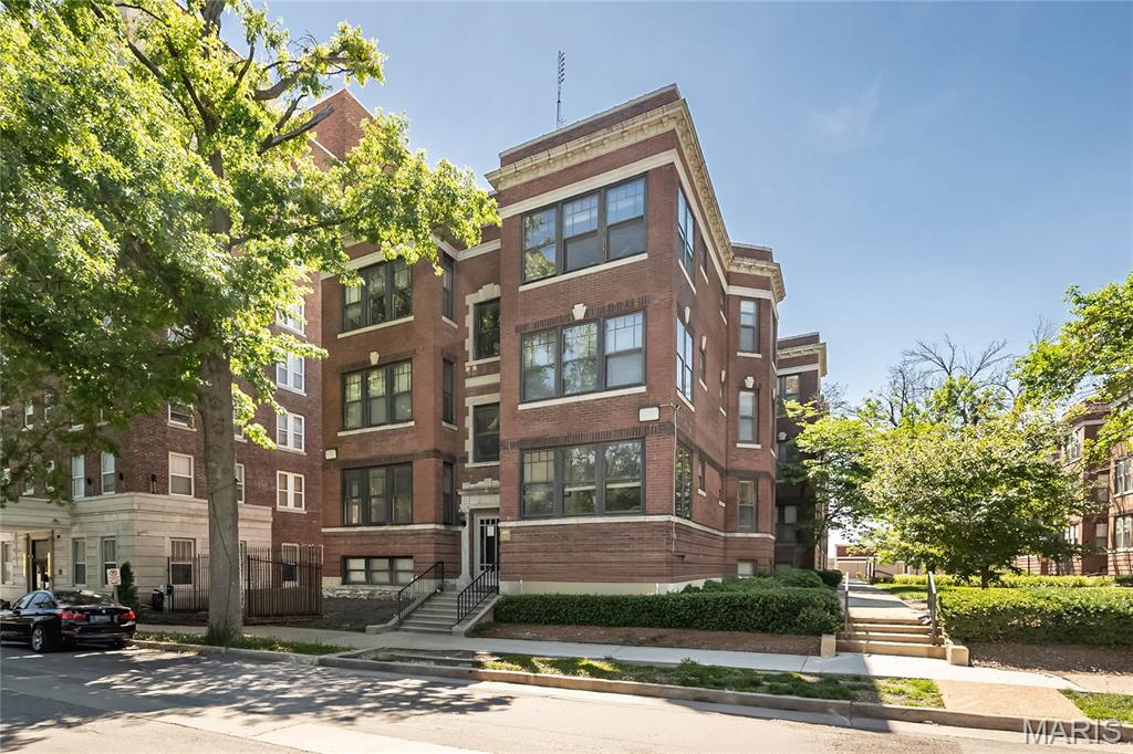 Exceptional opportunity to own a beautifully updated historic condo in the DeBaliviere Place neighborhood, where eligible buyers may qualify for the WashU/BJC "Live Near Your Work" program offering up to $12,500 in forgivable down-payment assistance. This stunning 1,335 sq. ft. residence seamlessly blends timeless 1913 architectural character with extensive modern updates. The unique double-sunroom layout provides exceptional living space, with one sunroom expanding the main living area and a second private sunroom adjoining the spacious primary suite, perfect for a home office or quiet retreat. Historic high ceilings, crown molding, and abundant natural light create an elegant and inviting atmosphere throughout. The fully remodeled kitchen is a showpiece, featuring hickory cabinetry, premium quartz countertops, a deep single-basin sink, and 4-year-old appliances set over beautiful luxury plank flooring, making entertaining effortless while preserving the home's classic charm.
Recent improvements provide outstanding peace of mind, including a brand-new building roof installed in 2025 and a complete HVAC system replaced in 2026 (featuring a new furnace, air conditioning compressor, and completely replaced ductwork). The spacious primary bedroom suite boasts an updated master bath complete with a new vanity and a new toilet. Uniquely equipped for urban convenience, this condo includes one secure gated parking space, a private personal garage with a brand-new door, and a private, locked basement storage unit. Ideally located near Forest Park, Washington University, BJC Medical Center, the Delmar Loop, and MetroLink, this move-in-ready condo offers the perfect combination of historic elegance, modern luxury, and an unbeatable central location.