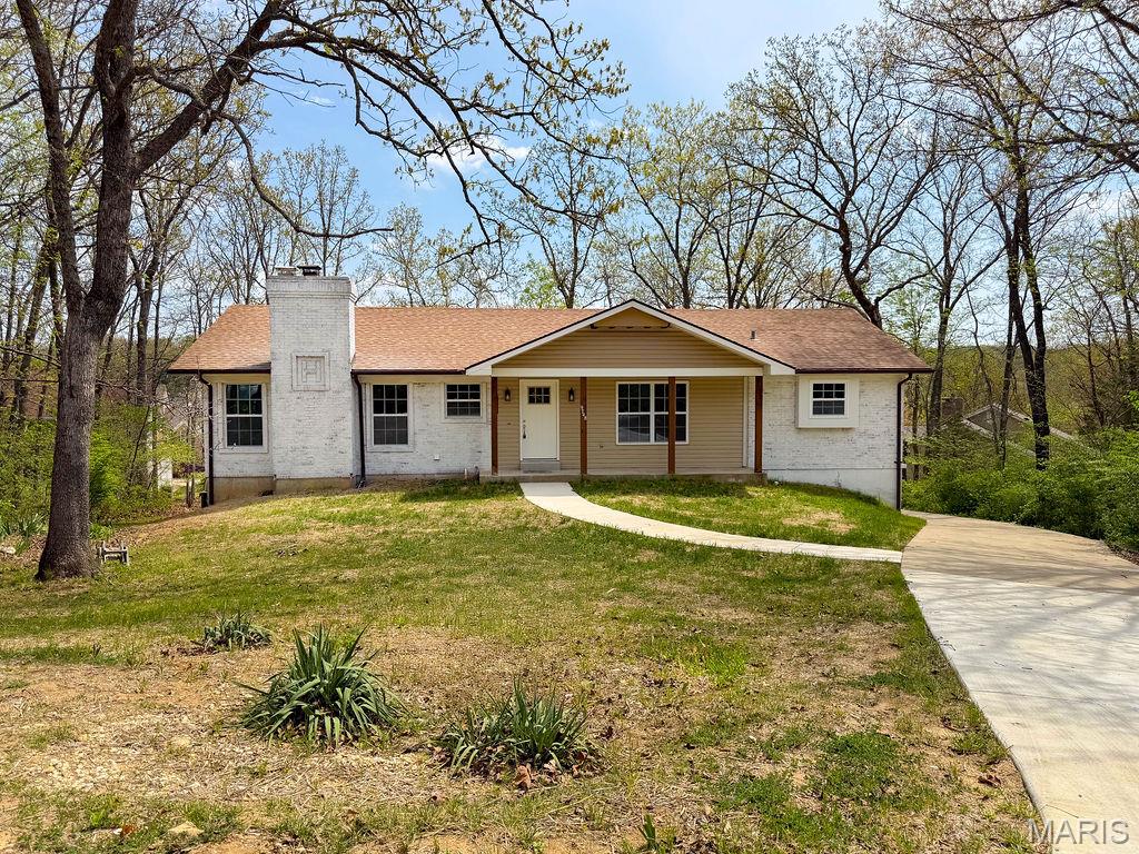 Wonderful ranch home located in the Gated Raintree Lake Community. 3rd tier lot with view of lake from breakfast room.  This home has been remodeled with new engineered laminate flooring, ceramic tile flooring in bathrooms, lighting and more. Kitchen has beautiful quartz countertops, carriage style soft shut cabinets and stainless steel appliances. Nice peninsula breakfast bar. Kitchen opens to breakfast area and living room with wood burning fireplace. From the kitchen/breakfast room, you can walk out on to the gorgeous deck overlooking the wooded back yard. Laundry room on main level. Walk-out basement.  Wooded lot, ample parking. HOA fees of $538/yr and $300/yr for Country Club.  Access to all 3 lakes, beach, golf course, swimming pool and more. Motivated Sellers!