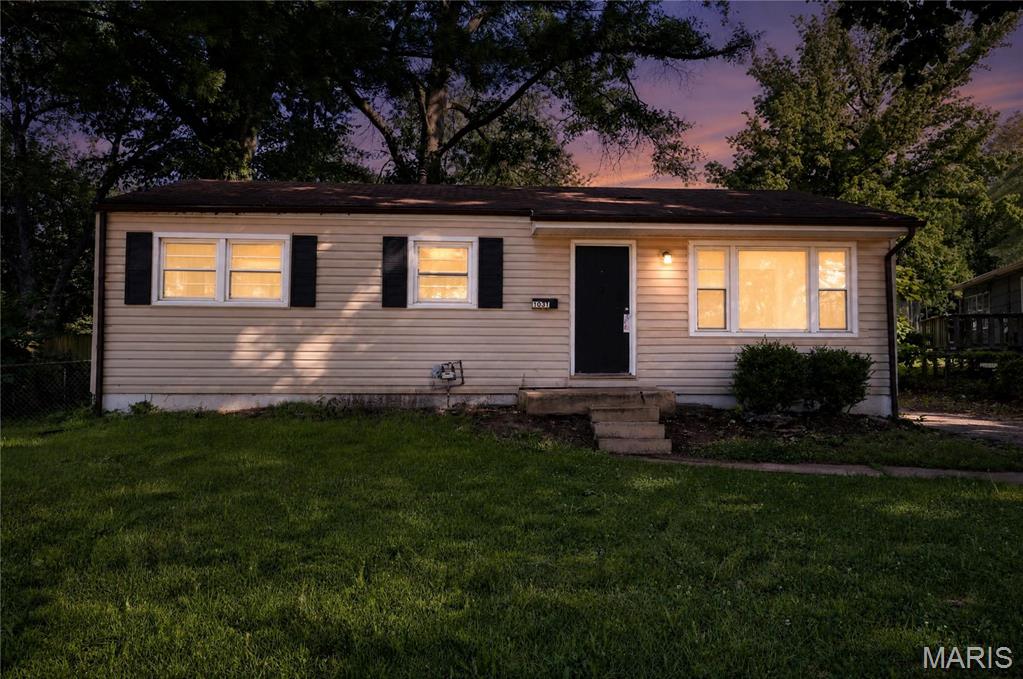 Experience the charm of classic American architecture at 1037 Forestwood DR, STLS MO 63135. This inviting single-family residence, built in 1954, is ready for you and create new memories. The property offers three comfortable bedrooms, providing ample space for relaxation and personal retreats. A well-appointed bathroom serves the home's needs efficiently. Adding to the home's functionality is a full basement, offering valuable additional space for storage, utilities, or future customization. Discover the potential and comfort this delightful home offers.