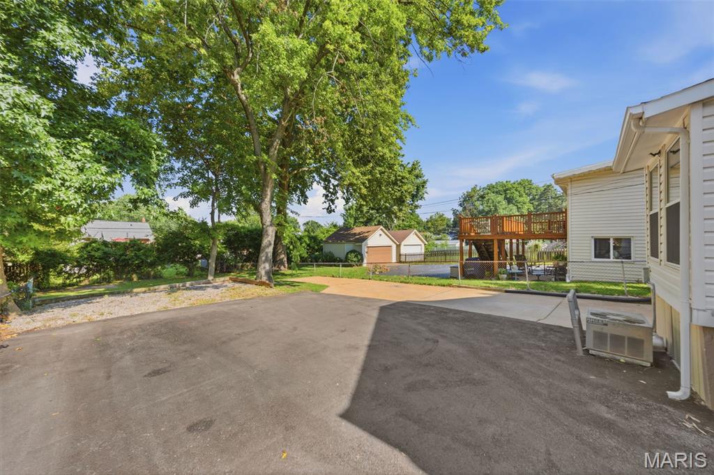 Laughlins Add To Sycamore Hills Re - Residential