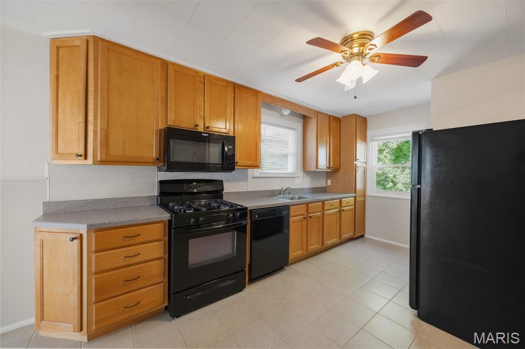 Laughlins Add To Sycamore Hills Re - Residential