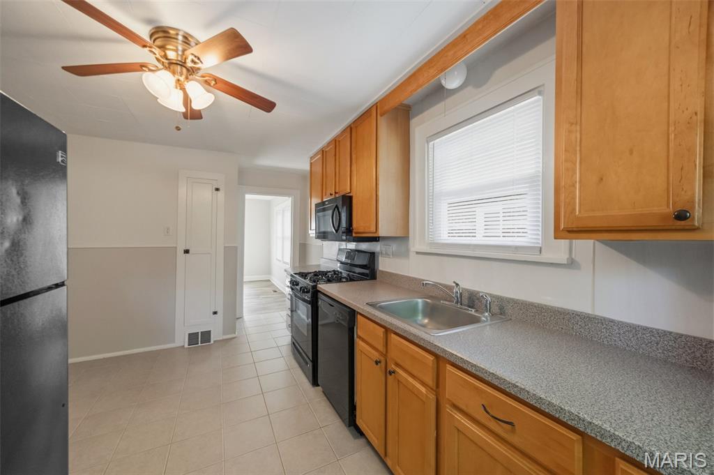 Laughlins Add To Sycamore Hills Re - Residential