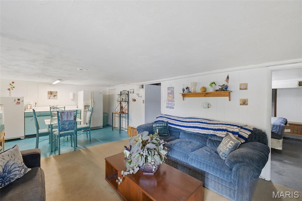 Potosi Lake - Residential