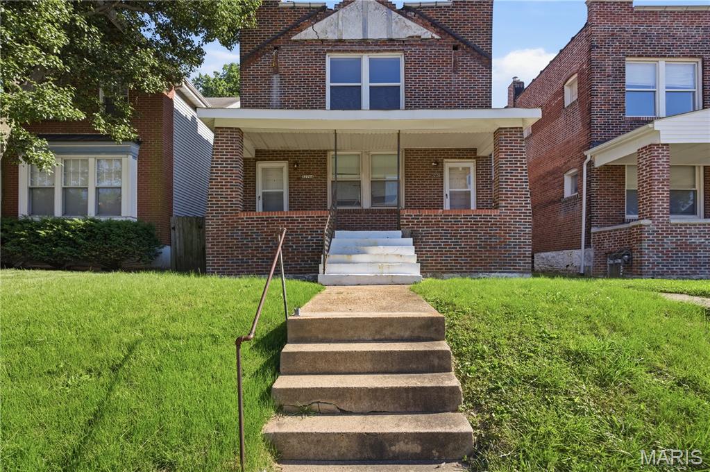 Rare all-brick duplex in one of St. Louis' most desirable neighborhoods! Each unit offers 3 bedrooms, 1-bathroom, original hardwood floors, high ceilings, and a rear den/sunroom for extra living space.
Major updates are already done brand-new roof, updated plumbing, new hot water heaters, fresh paint, tuckpointing, and a newer HVAC system, and AC.  The upper unit is rented at $1,212/month, providing immediate income. The lower unit will be vacant after closing, giving you the option to move in or lease at today's market rent for even greater cash flow.  Perfect for investors seeking steady income or buyers looking to offset their mortgage with rental income. Opportunities like this in Tower Grove East don't last long as 3 bedrooms duplexes or a rare gem, schedule your showing today!