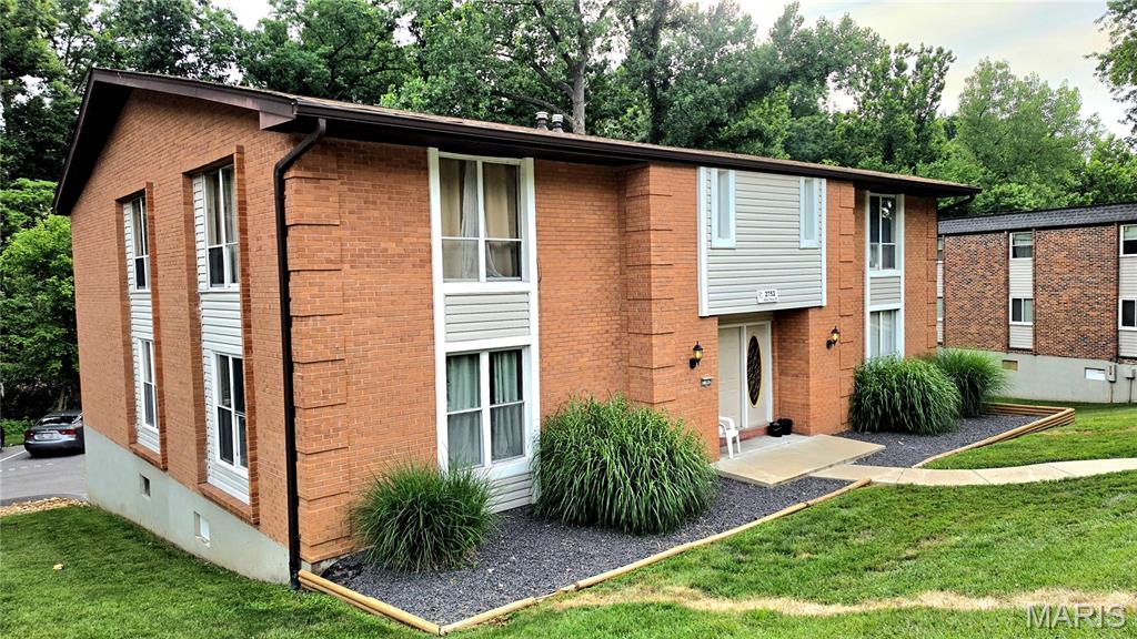 Oakville Commons Condo - Residential