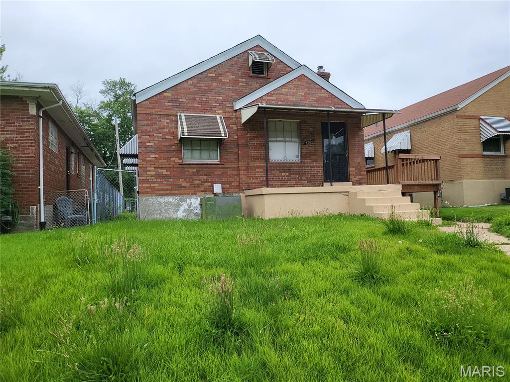 This all brick home offers a great opportunity at a great price.  There are two nicely portioned bedrooms, a large living room and separate dining room with eat in kitchen.  Property to be sold in current as is condition.  Seller will not make any repairs or perform any inspections.  No sight unseen offers will be considered.