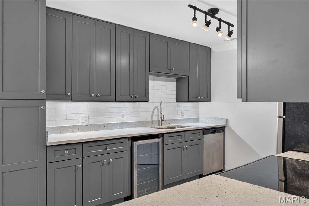 Pershing Ave Condo - Residential