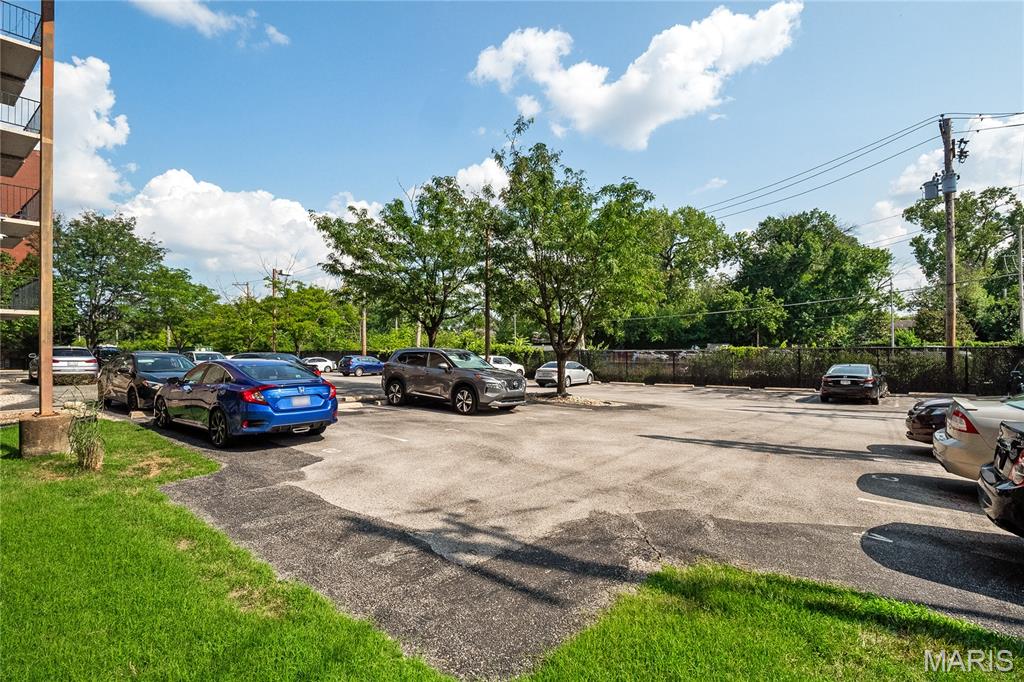 Pershing Ave Condo - Residential