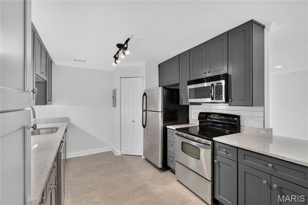 Pershing Ave Condo - Residential