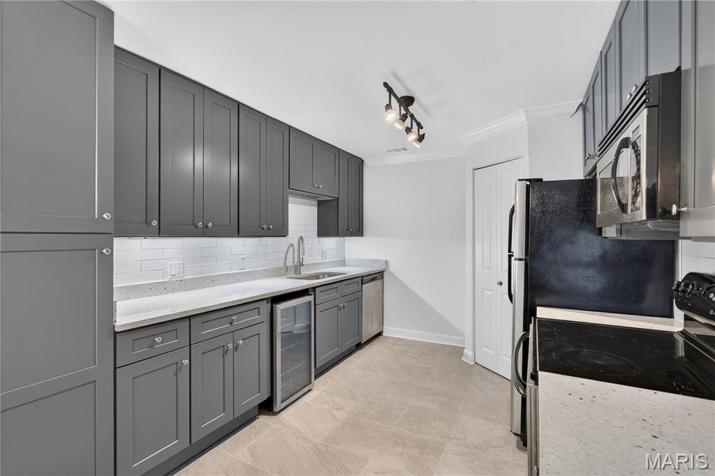 Pershing Ave Condo - Residential