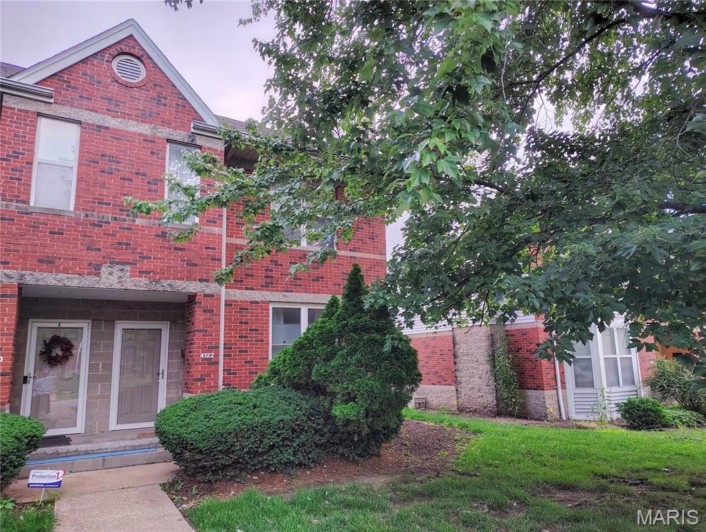 Welcome to 4122 Westminster Place, a Central West End townhome that delivers what many St. Louis City buyers are searching for: updated finishes, private outdoor space, excellent storage, oversized garage parking, and a highly connected 63108 location. Set within Westminster Townhomes, this 2-bedroom, 2.5-bath residence offers over 1,200 square feet, fresh interior paint throughout, updated flooring, newer HVAC, large walk-in closets, an inviting patio, fenced yard, and a detached oversized 2-car garage with a huge dedicated storage room.

The main level is designed for easy everyday living with a comfortable flow between the living room, dining area, and kitchen. The layout feels practical, efficient, and welcoming, while the convenient powder room adds function for guests. Step outside to one of the home’s best features: a private fenced outdoor retreat with green space, landscape lighting, and a patio ideal for morning coffee, pets, grilling, container gardening, or relaxing after work.

Upstairs, the two-bedroom layout offers excellent flexibility. Each bedroom has access to its own full bathroom, creating a smart setup for a primary suite, guest room, roommate arrangement, home office, or hybrid work lifestyle. The large walk-in closets provide valuable everyday storage, while in-unit laundry, central heating and cooling, and oversized 2-car garage parking add the convenience today’s buyers expect.

The location is a major advantage. From this Central West End address, you are close to Forest Park, the Cathedral Basilica, Cortex Innovation Community, Barnes-Jewish Hospital, St. Louis Children’s Hospital, Washington University Medical Campus, Saint Louis University, SSM Health, The Grove, City Foundry STL, IKEA, Whole Foods, MetroLink, neighborhood restaurants, coffee shops, and CWE nightlife. Major employers, medical centers, universities, research campuses, cultural attractions, parks, and transit options are all nearby, making this an excellent option for anyone searching for a St. Louis townhome near BJC, WashU, SLU, Cortex, Midtown, and the heart of the city.

With two private bedroom suites, 2.5 bathrooms, fenced outdoor space, an oversized garage, substantial storage, newer HVAC, updated finishes, and a desirable Central West End setting, 4122 Westminster Place delivers a compelling blend of comfort, function, and accessibility. This is a strong opportunity for buyers seeking a low-maintenance St. Louis home near parks, hospitals, universities, restaurants, shopping, transit, and some of the area’s most recognizable destinations.
