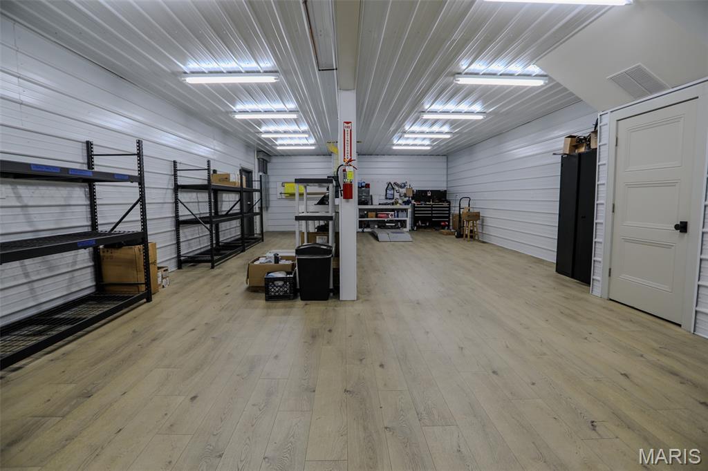 none - Commercial Lease