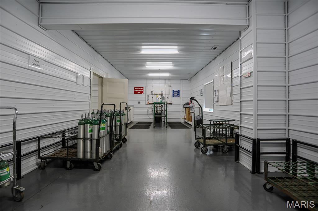 none - Commercial Lease