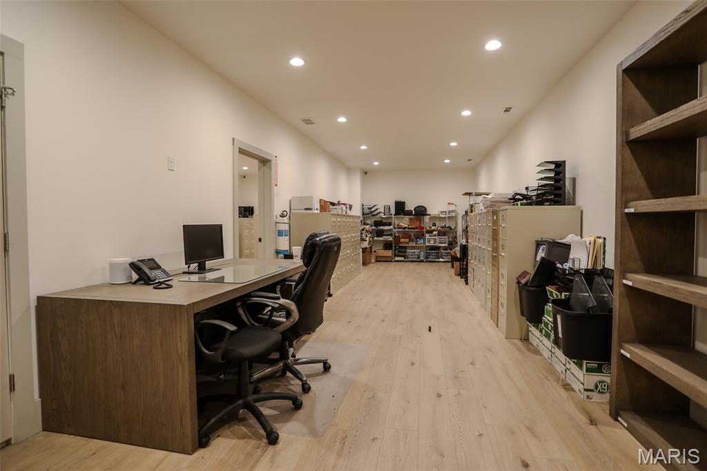 none - Commercial Lease