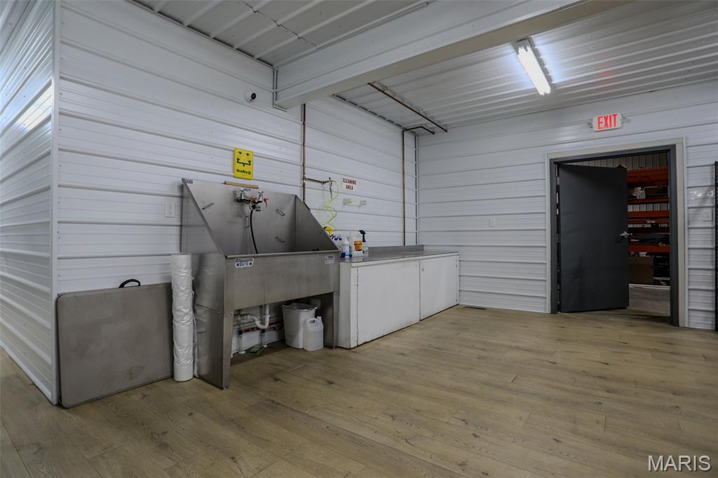 none - Commercial Lease