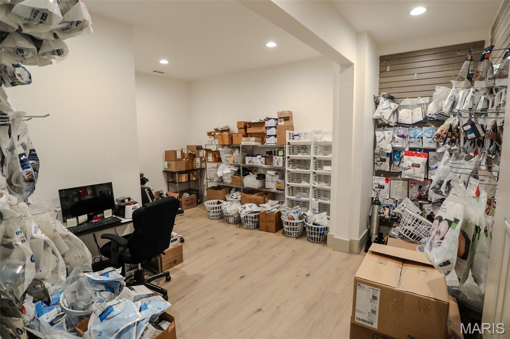 none - Commercial Lease