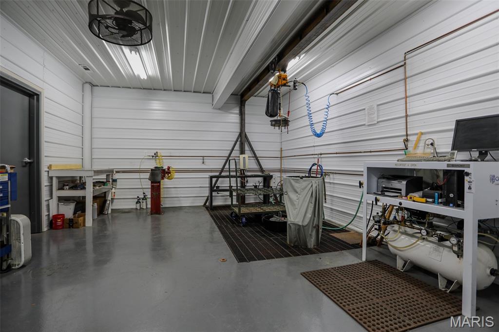 none - Commercial Lease