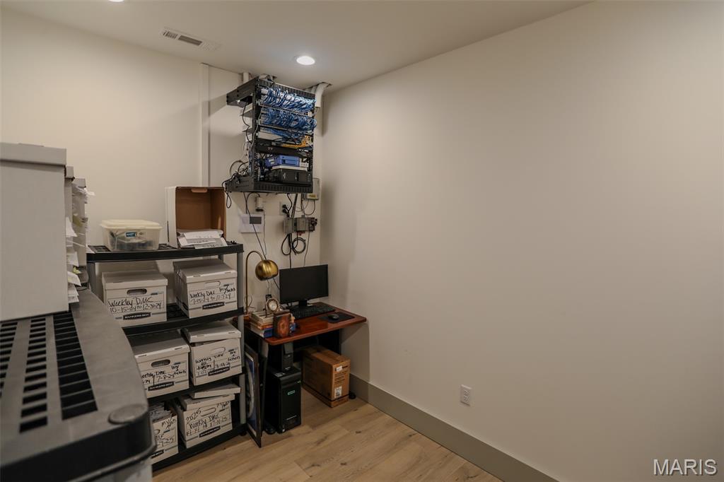 none - Commercial Lease
