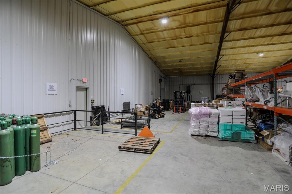 none - Commercial Lease