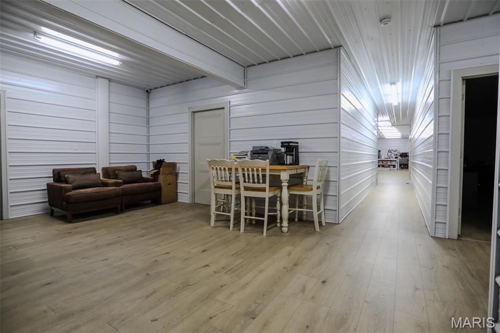 none - Commercial Lease