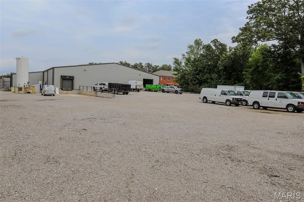 none - Commercial Lease
