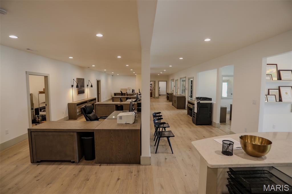 none - Commercial Lease
