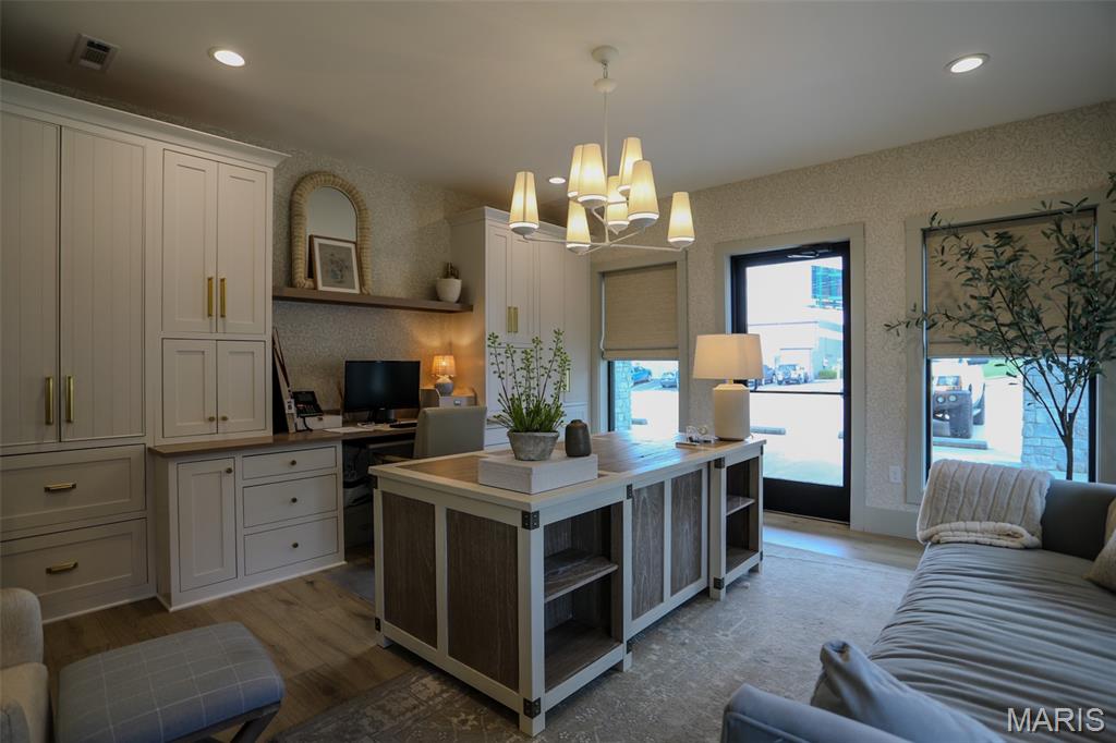 none - Commercial Lease