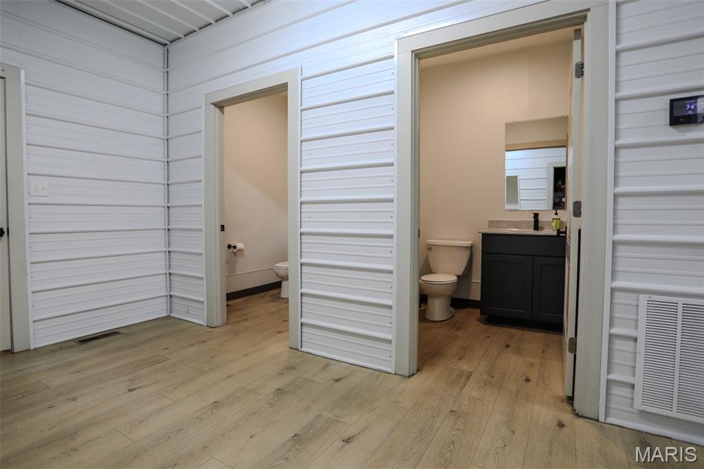 none - Commercial Lease